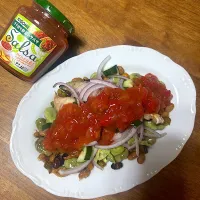 サルサソースで食べるボリュームサラダ|hachibook📖さん