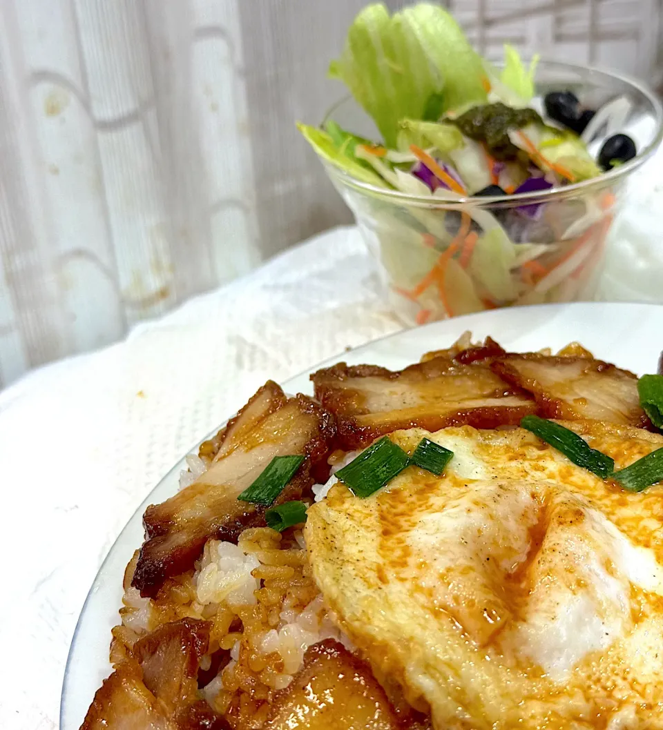 焼豚目玉焼き🍳丼|🐧ペンギン2さん