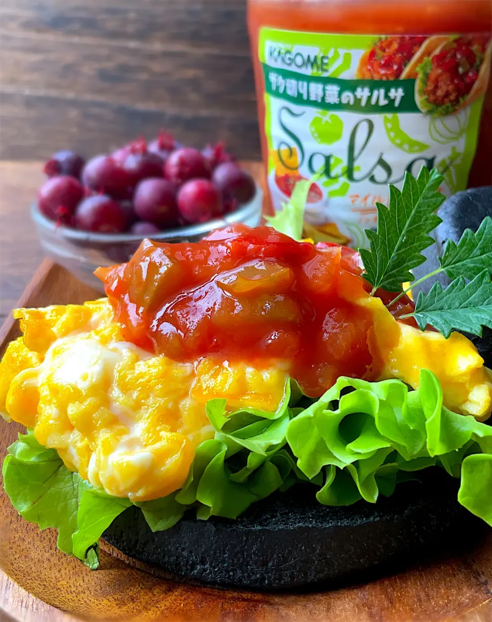 竹炭イングリッシュマフィンでオープンサンドwithカゴメサルサ💃|9421beruさん