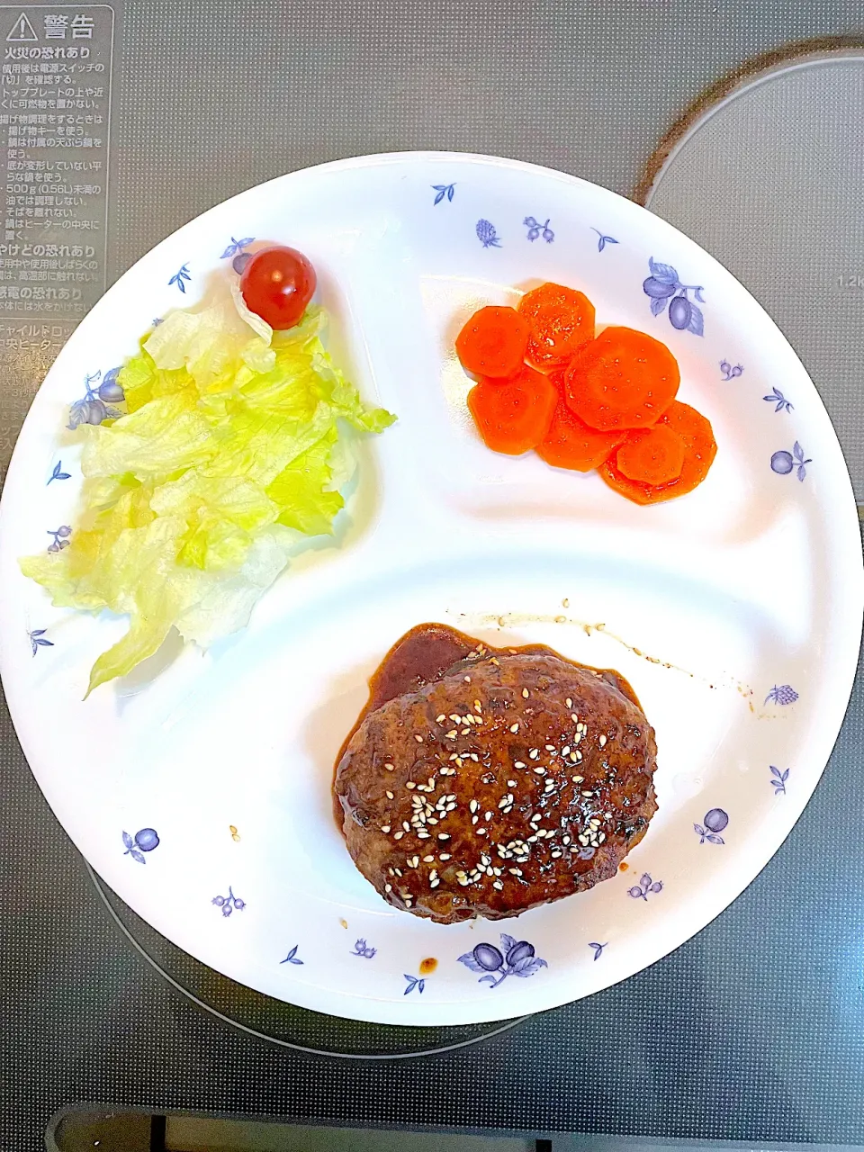 定番おかず！豆腐ハンバーグ|あきたまさん