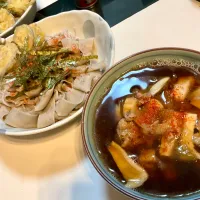 市販の乾麺には香りが無いのでちょっとだけ手打ちして幅広く切ったお蕎麦は、鰹、鯖節でとった出汁には、豚、玉ねぎ、お揚げさんを入れてつけ汁に|Takeshi  Nagakiさん