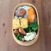 焼き鮭・玉子焼・シャウ・ポテサラ
