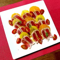 びんちょうまぐろのたたきとフルーツのカルパッチョ|ひだまり農園さん