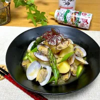 新じゃがと新玉ねぎ、アスパラのあさりのピリ辛旨煮