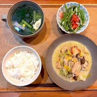 夜ご飯(キャベツと鶏むね肉の麺つゆマヨ炒め、水菜サラダ、小松菜スープ)| cocomikaさん