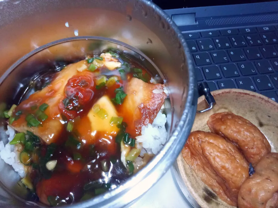 半熟玉子乗せパンガシウス蒲焼丼 ＆ 練り物の煮付け|darkbaronさん