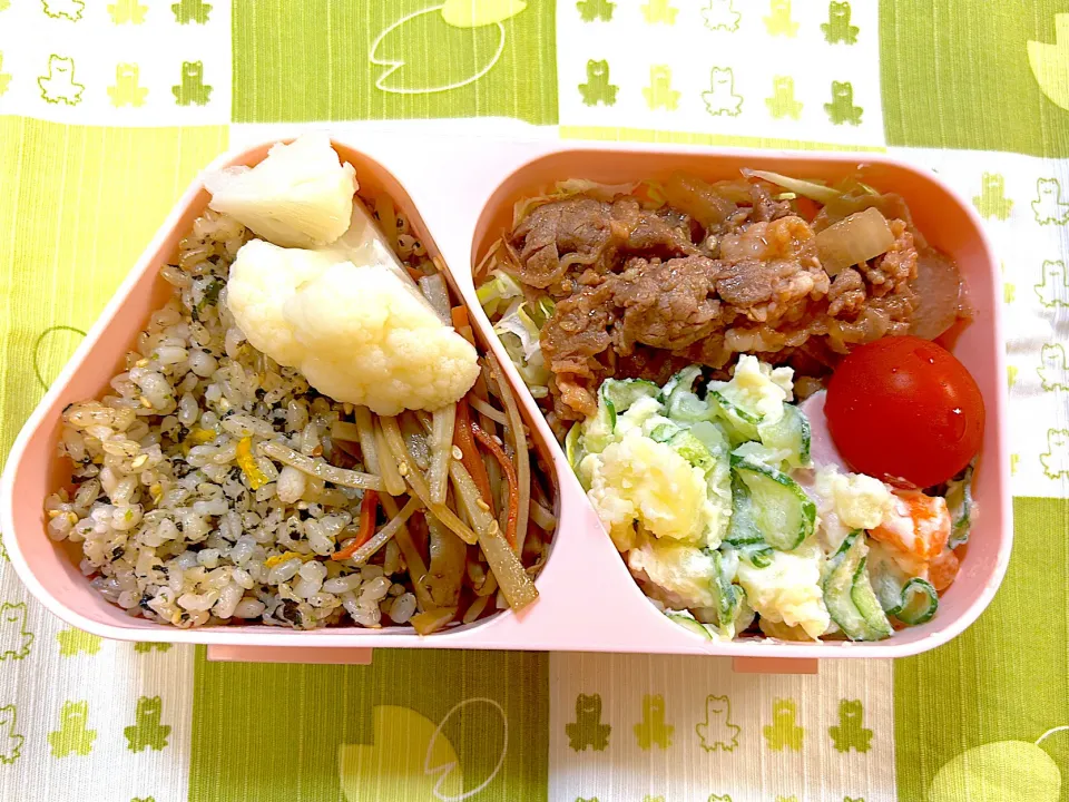 チュモッパご飯　カリフラワーの甘酢漬け　きんぴらごぼう　豚玉ねぎ炒め　ポテサラ　ミニトマト|kaori_831さん