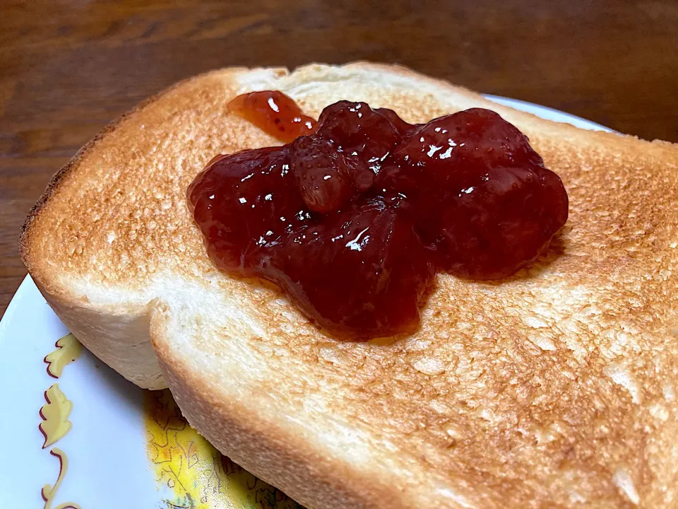 いちごジャムトースト|はっちぃさん