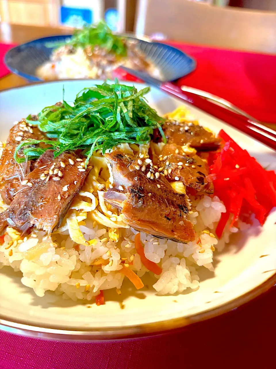 さんまの蒲焼乗せちらし寿司🐟|おかちさん