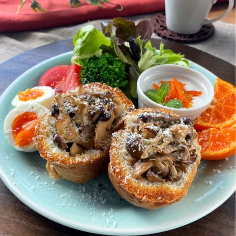 「日清さらっと軽～いオリーブオイル」を使ってみたSnapdishの料理・レシピ写真:ガーリックきのこ詰め☆フランスパンnoワンプレート