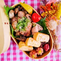 焼きとり弁当
　モモ肉焼きとり
　シャウエッセン
　だし巻きたまご

美味しくできました✨|ふかふかごはんさん