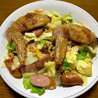 手羽先とソーセージの野菜炒め❗️(^.^)✨| サソリさん