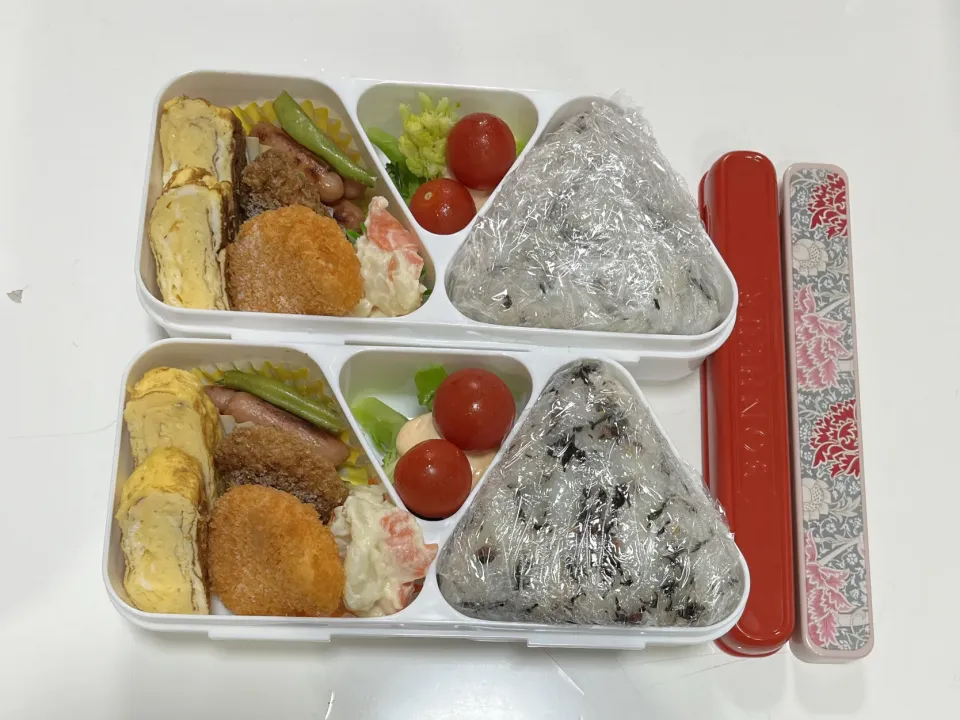 パパ弁と母弁☆ポテサラ☆いんげんとポークビッツの炒め物☆タレつけカツ☆えび寄せフライ☆ブロッコリーとプチトマト明太マヨ付き☆卵焼き☆おにぎり（梅ひじき）|Saharaさん