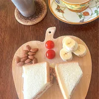 朝ごはん♯オムレツサンド| 小松菜さん