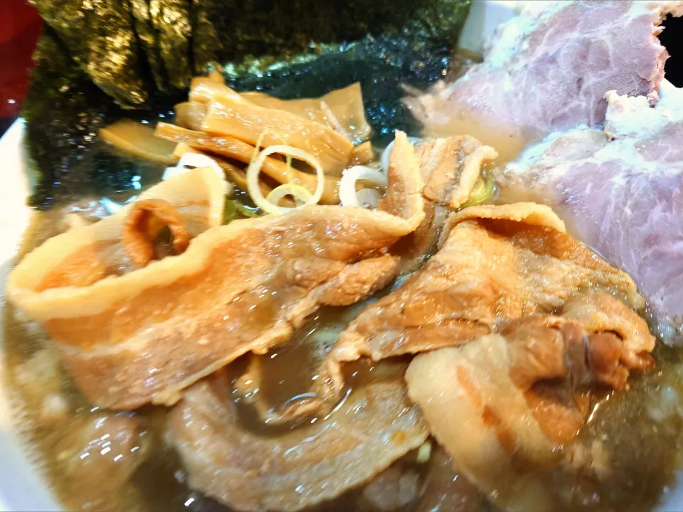 【毎週木曜日は助っ人営業Day】
【食べログ ラーメン TOKYO 
百名店 2021~2024 選出】 
一条流がんこラーメン総本家 
分家 四谷荒木町 
純正スープの100ラーメン
 (1,200円) 
＋つけ玉 (生卵、100円) 
＋海苔 (5枚、がんこ/覆麺智/花木共通メンバーカード提示で無料)
@四谷三丁目4分 
(JR新宿駅から徒歩23分)
25153
〈醤79塩25噌󠄀14タ5昆7出8F8冷6
混1〉|大脇さん