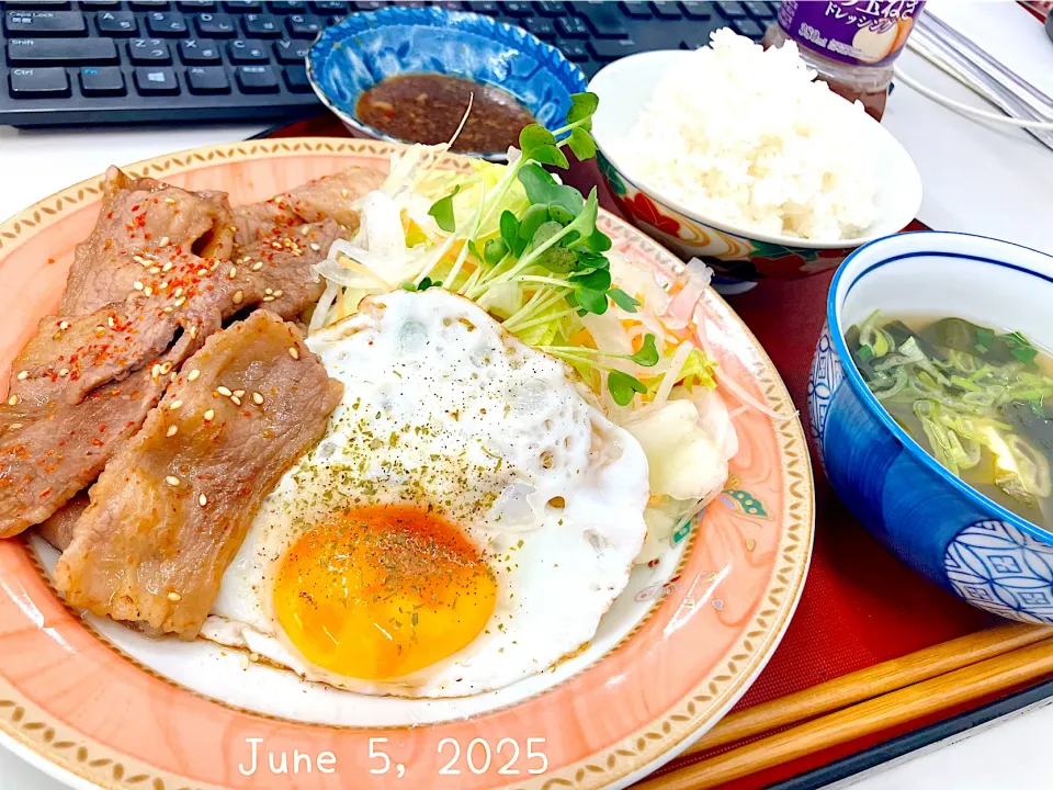 会社でカルビ🥩定食|Tsuu_chan‪ ·͜·♡‬さん