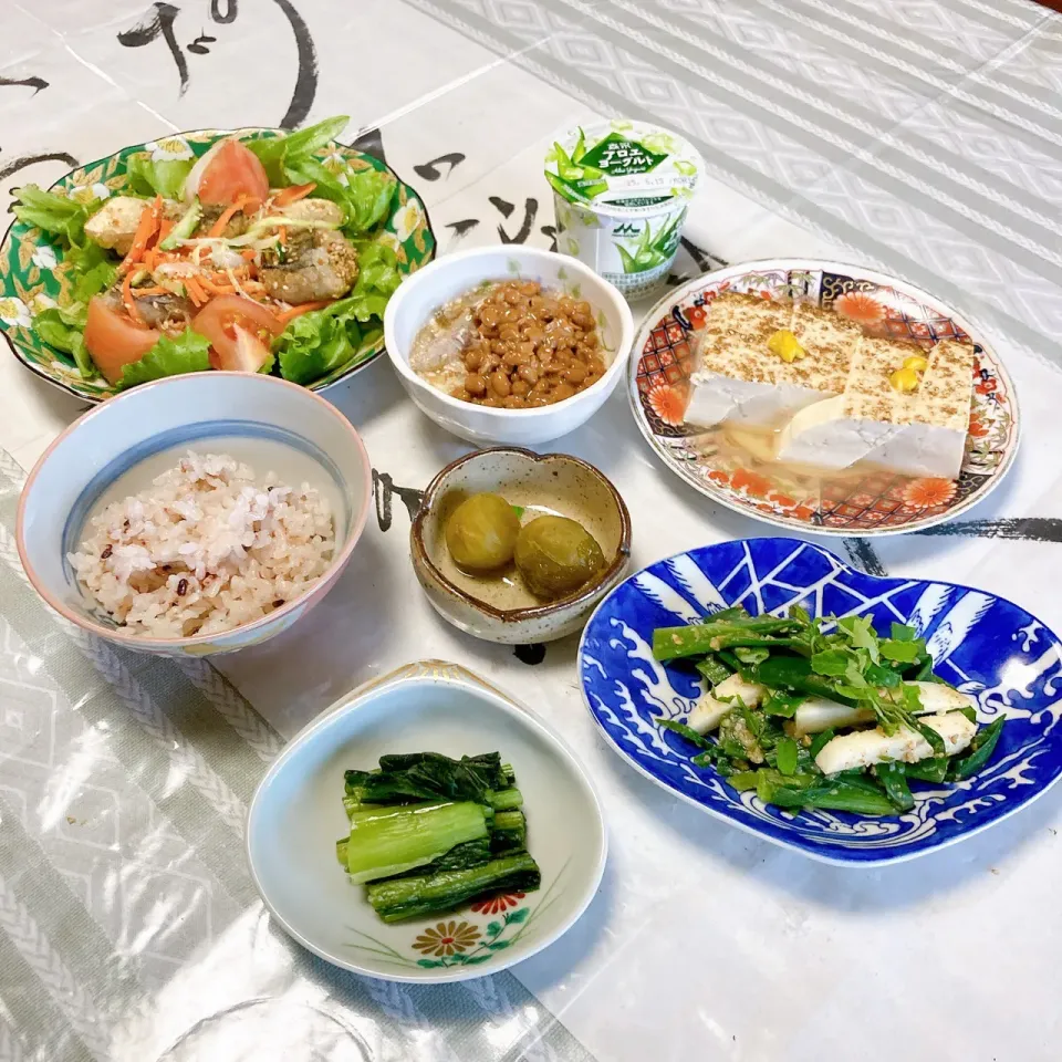 grandmaの晩ごはん☆ 今夜は鯖の南蛮漬け、おネギの酢味噌和え、焼き豆腐の煮付け、納豆で頂きます|kaoriさん