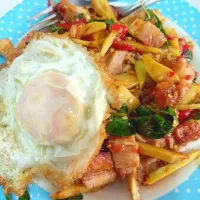 Gaprao Moo Krob Nor Mai & Kai Dao 🐷🌶️🍚🍳🌶️🤤|An'leeさん