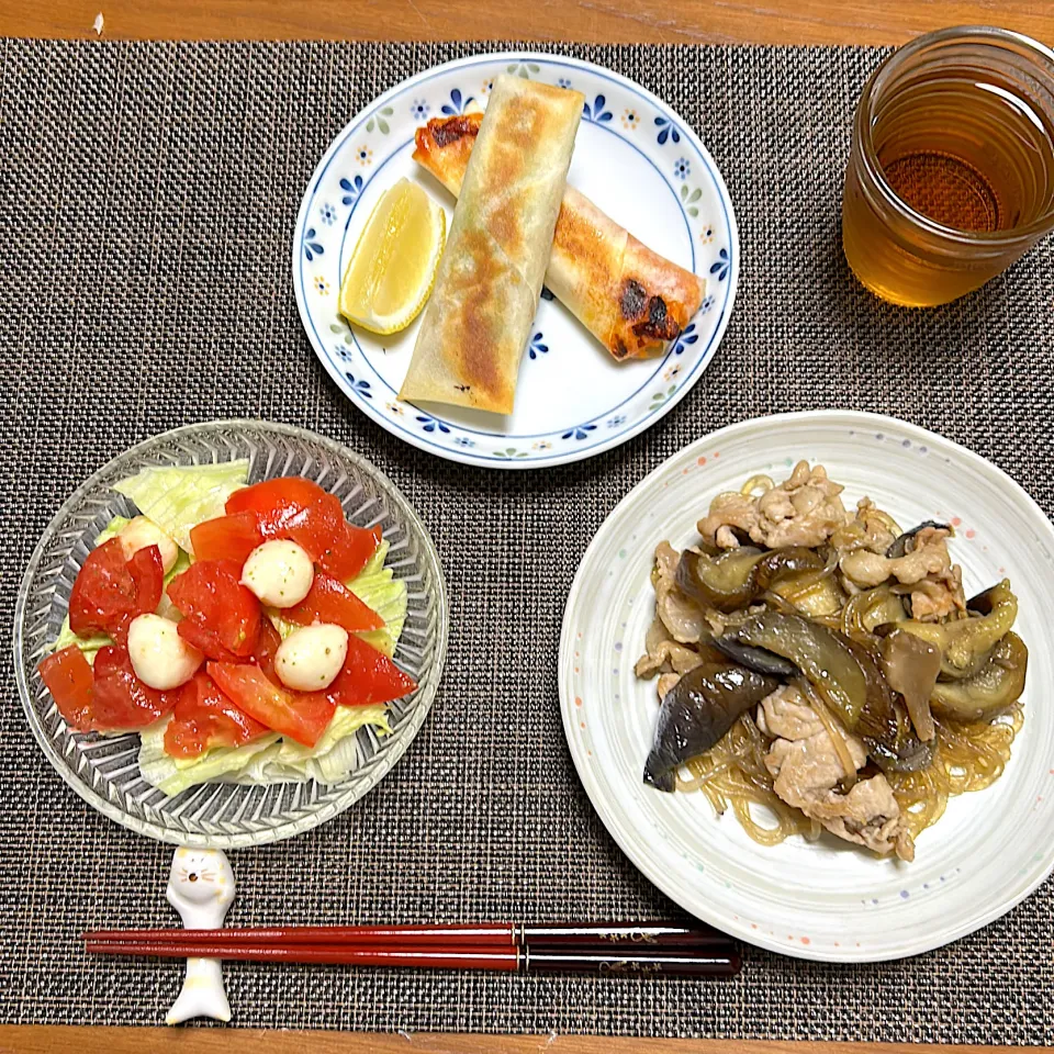 チャプチェ、焼き春巻き(納豆＆キャベツ、キムチ＆チーズ)、トマトとモッツァレラのマリネ、レタス|柚子きりかさん