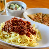 ミートソースパスタ、じゃがいもとスイートバジルのガレット、魚ソーと胡瓜のスイチリマヨ和え|マユマユさん