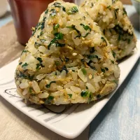 しらすとほうれん草のおにぎり🍙|みっこちゃんさん