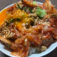 盛り付ける際に卵黄が形崩れしてしまいましたが、韓国風納豆キムチご飯を作りました!|トモちゃんさん