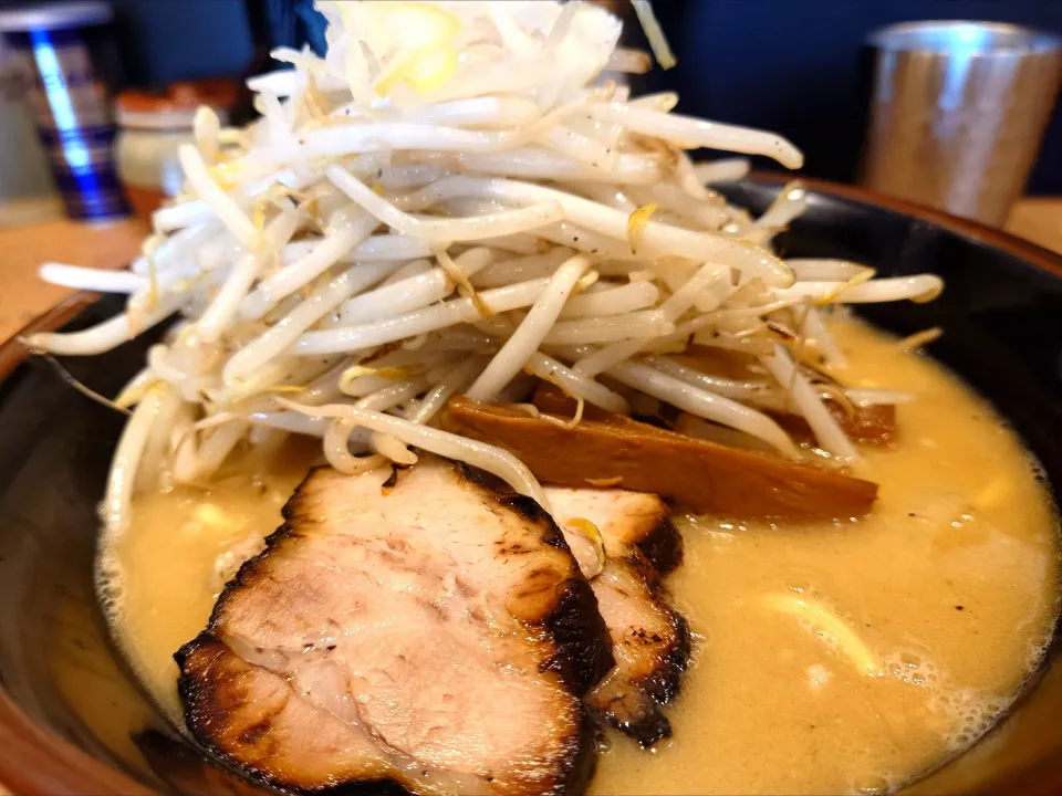 【2025年3月創業】 
味噌らーめん屋 ちょりん
味噌らーめん (980円)
＋もやし大盛 (100円)
＠学習院下4分 
(JR高田馬場駅から徒歩8分)
25154
〈醤79塩25噌󠄀15タ5昆7出8F8冷6
混1〉|大脇さん