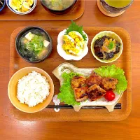 鶏の味噌漬けのおぼんごはん