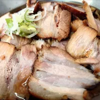 【北大塚ラーメンの2号店】 
【昼営業は11時~13時】
王子金麦ラーメン 
チャーシュー麺 (1,050円) 
＋小ライス (180円) 
＠王子2分 
(JR十条駅から徒歩17分)
25155
〈醤80塩25噌󠄀15タ5昆7出8F8冷6
混1〉