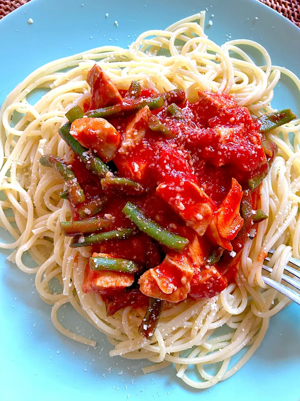 鶏肉とインゲンのピリ辛トマトソーススパゲティ😋🍝💕✨|アイさん