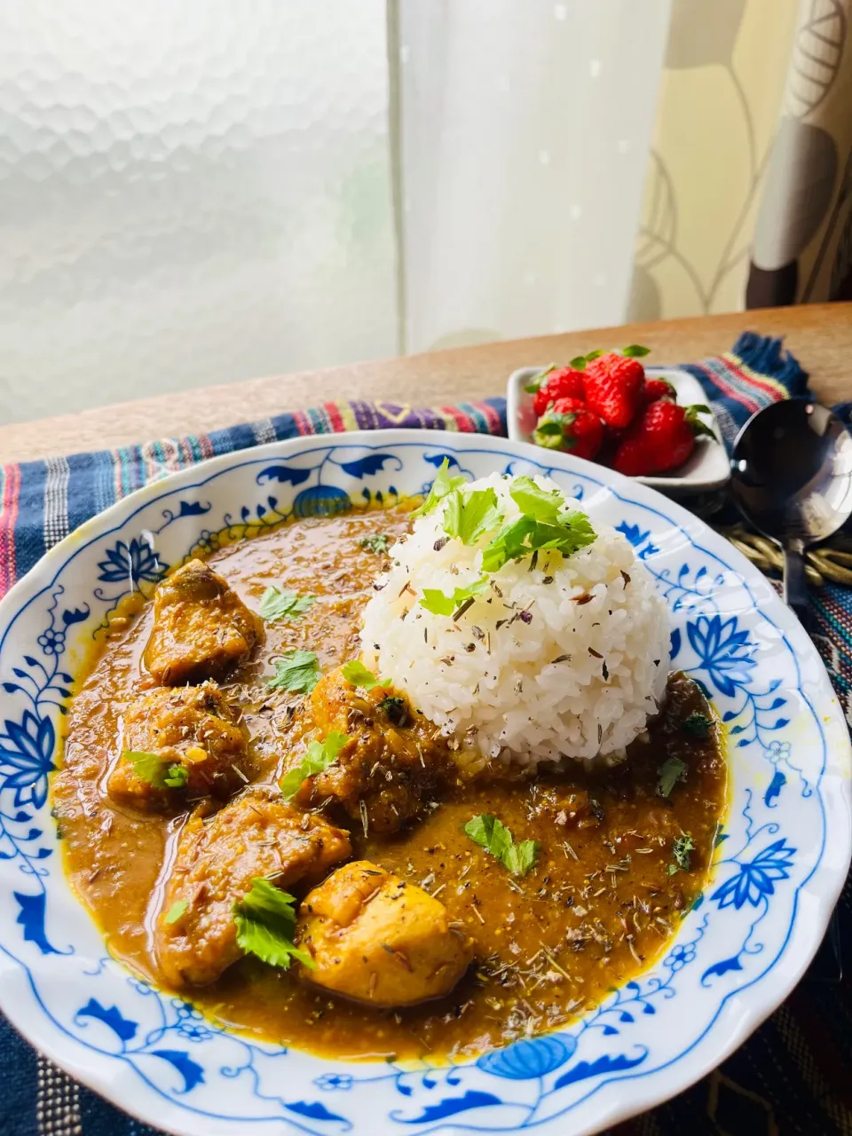 スパイスたっぷりトマトチキンカレー🍛|さとみこさん