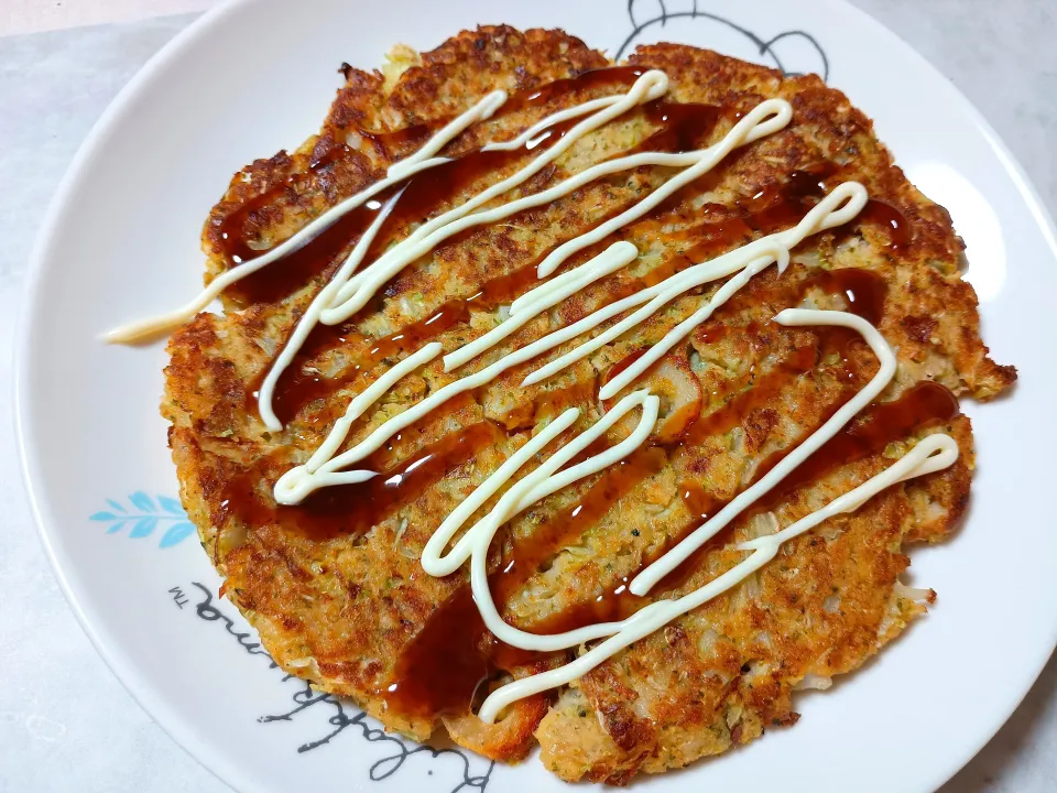 おからと米粉生地のお好み焼き✨生地が柔らかで、おからのザラッとした食感とボリュームが楽しめました😺ネギ入れればよかった💦|深夜特急fさん