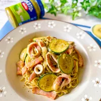 ズッキーニとイカ、ベーコンのジェノベーゼパスタ🌱| ハマーさん