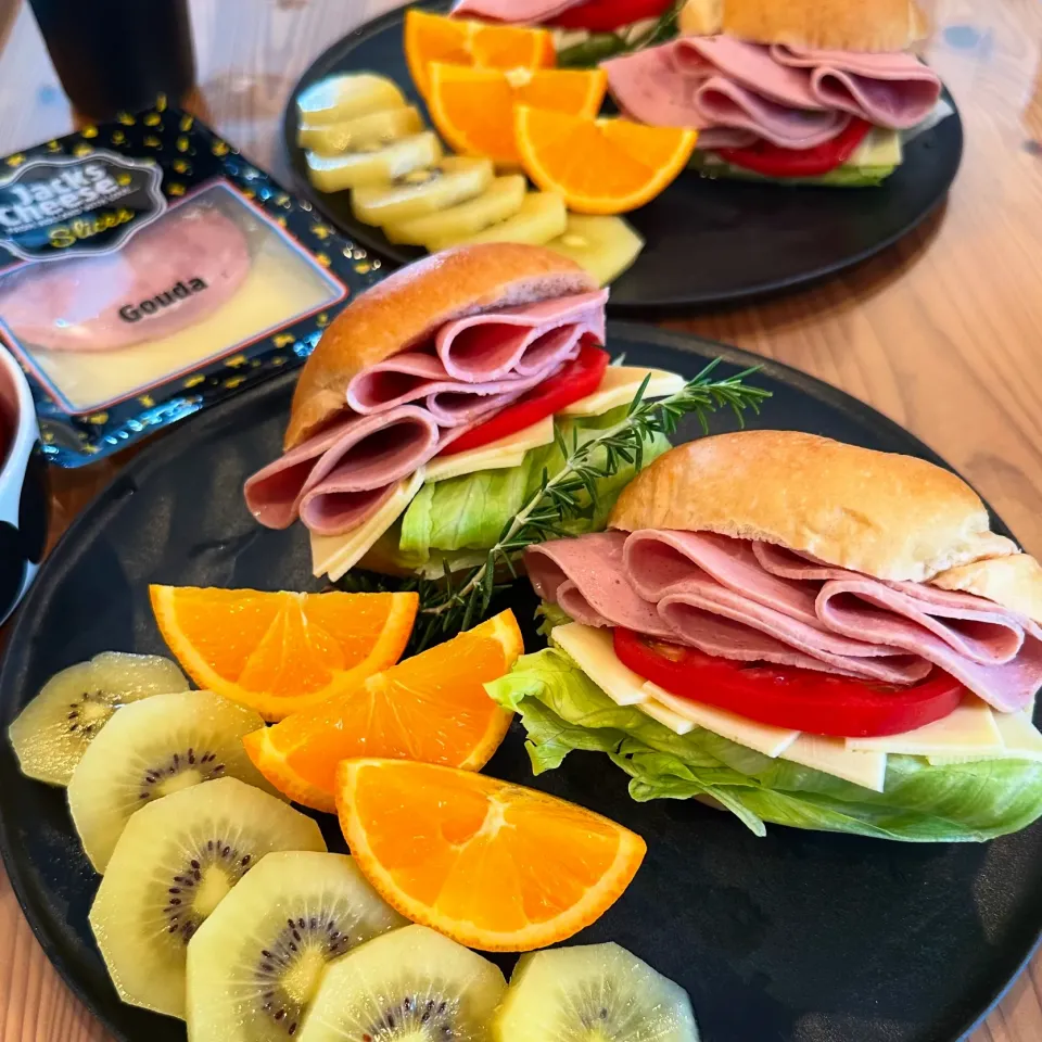 東京デーリー ジャックススライスゴーダを使ってカイザーサンド|愛さん