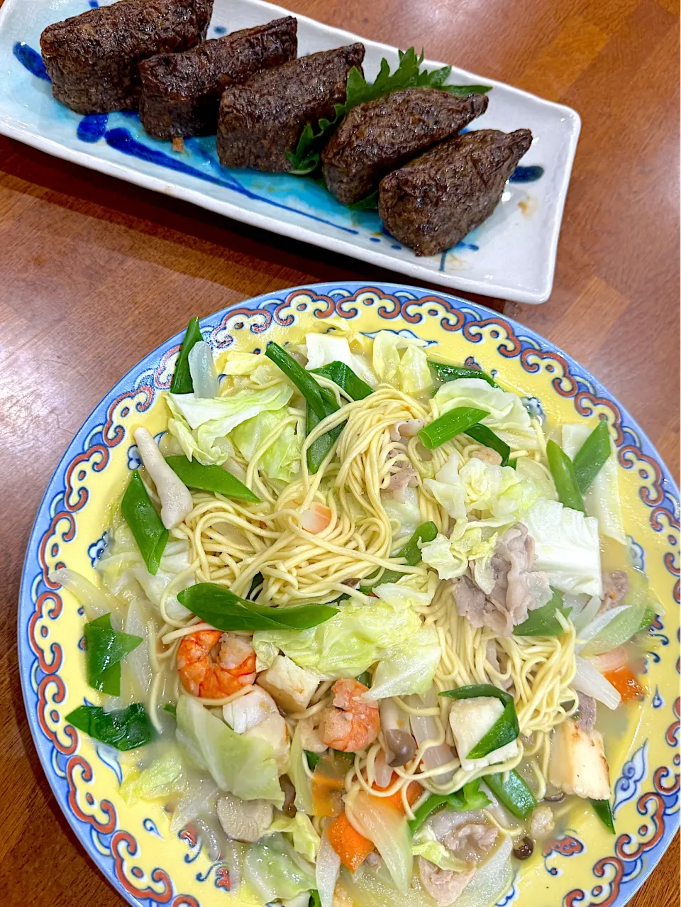 手土産 稲荷寿司と焼きちゃんぽんで昼ご飯|sakuramochiさん