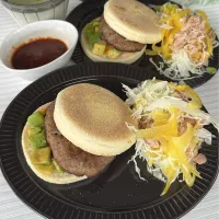 車を買ったらお肉が来た！からのハンバーグマフィン| らぴすらずり(らぴ)さん