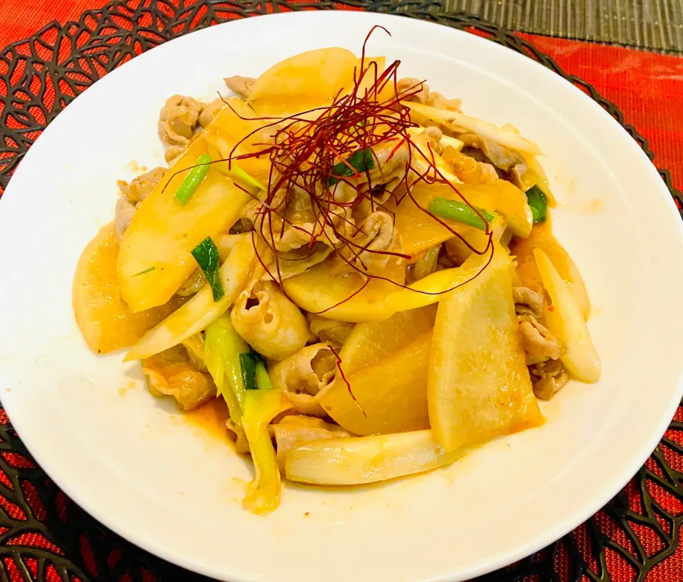 ✩.*˚ピリ辛豚大根炒め煮|ゆきえもんさん