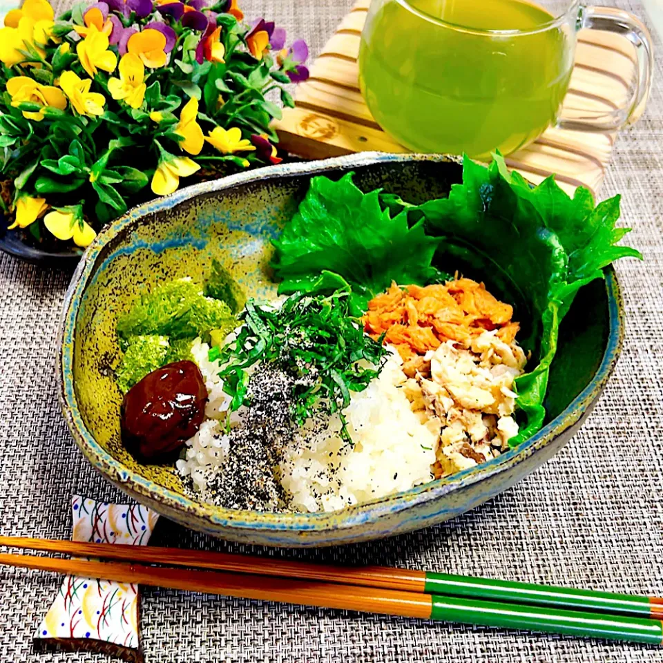 たまには贅沢！鯛と鮭の冷茶漬け|まめもにおさん