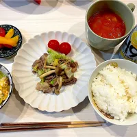 牛肉とキャベツの炒め物　パプリカの酢漬け　マカロニサラダ　ミネストローネ|キヨさん
