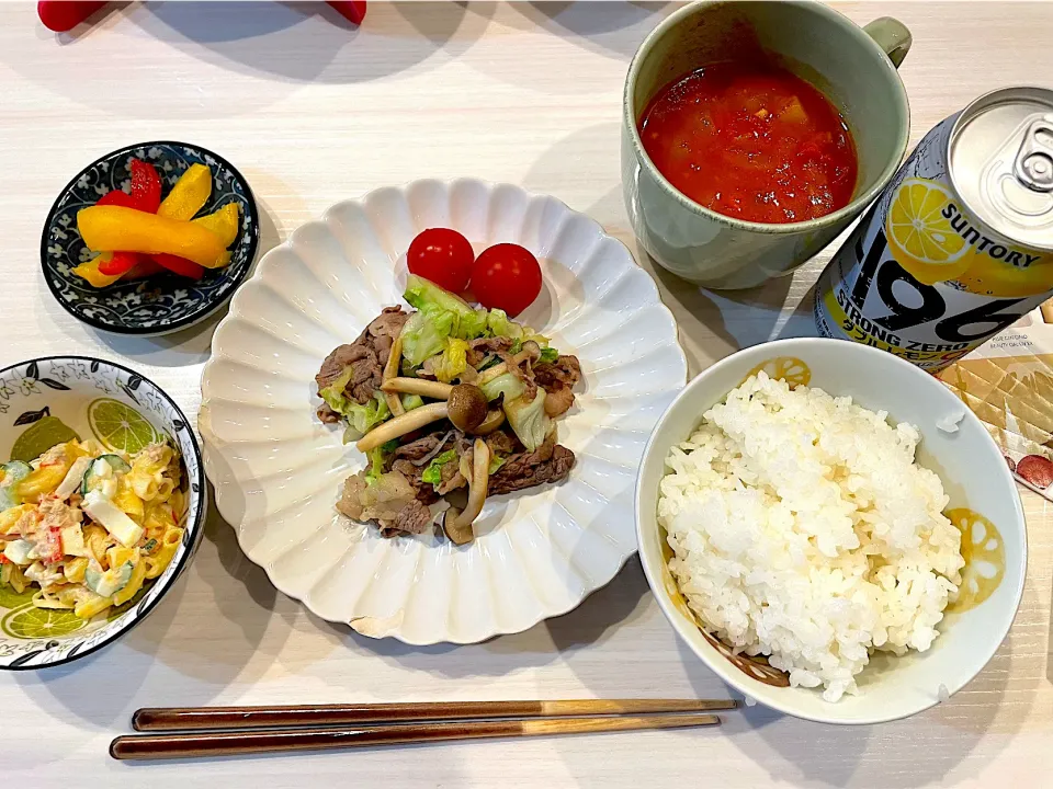 牛肉とキャベツの炒め物　パプリカの酢漬け　マカロニサラダ　ミネストローネ|キヨさん