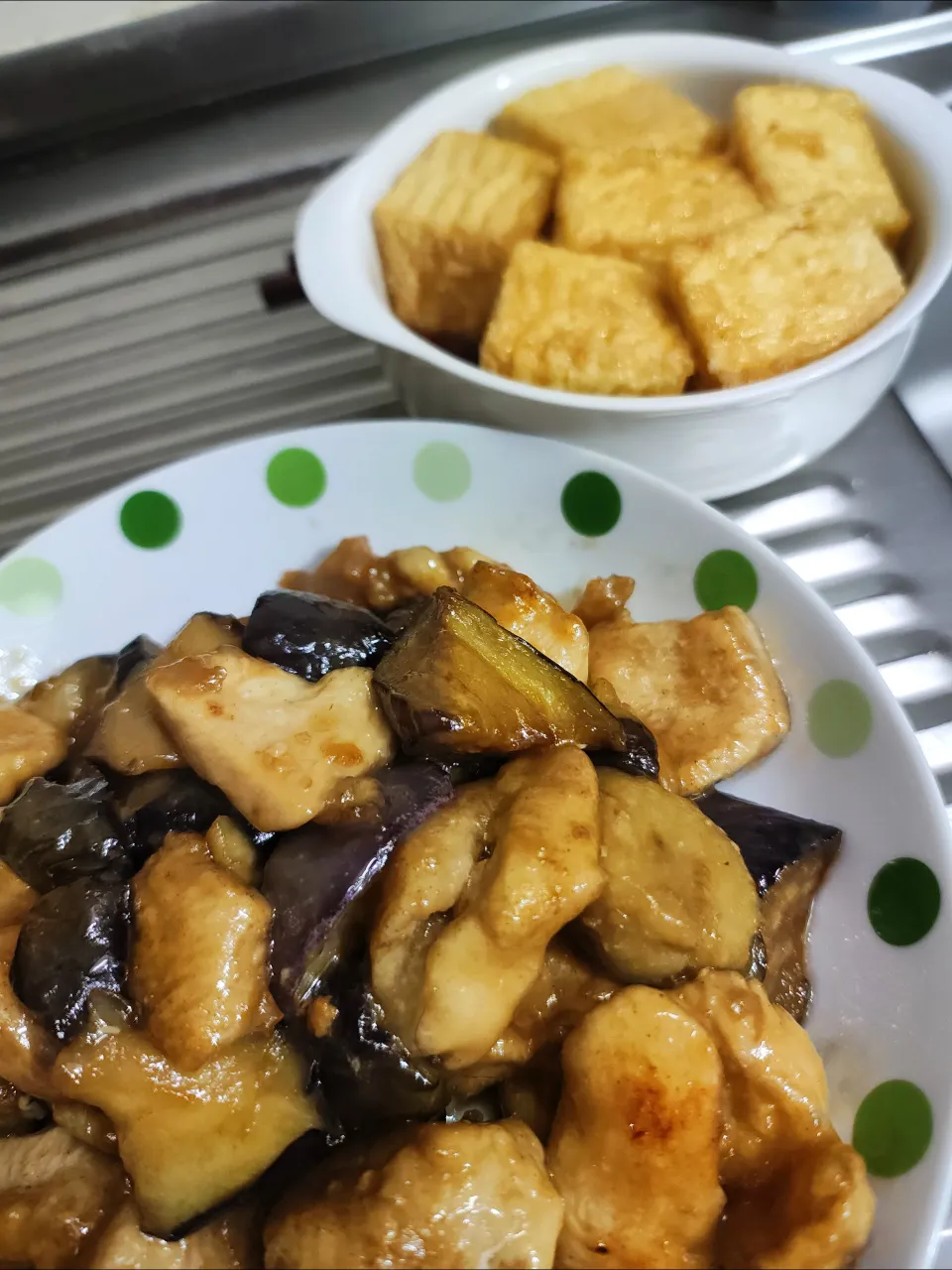 茄子と鶏胸肉の照り焼き梅風味と揚出し豆腐|時雨さん