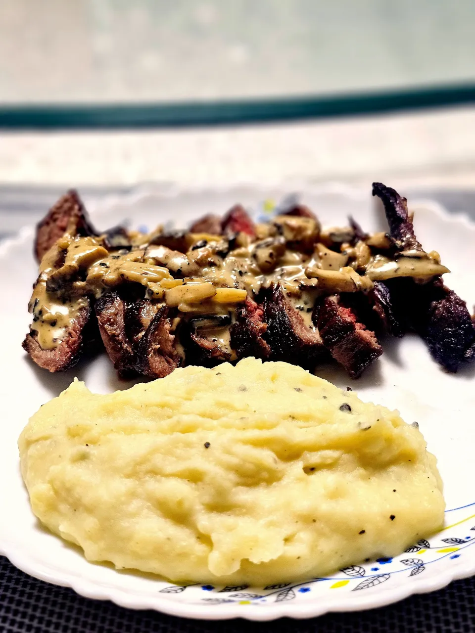homemade steak with mashed potato |Sabrina R.さん