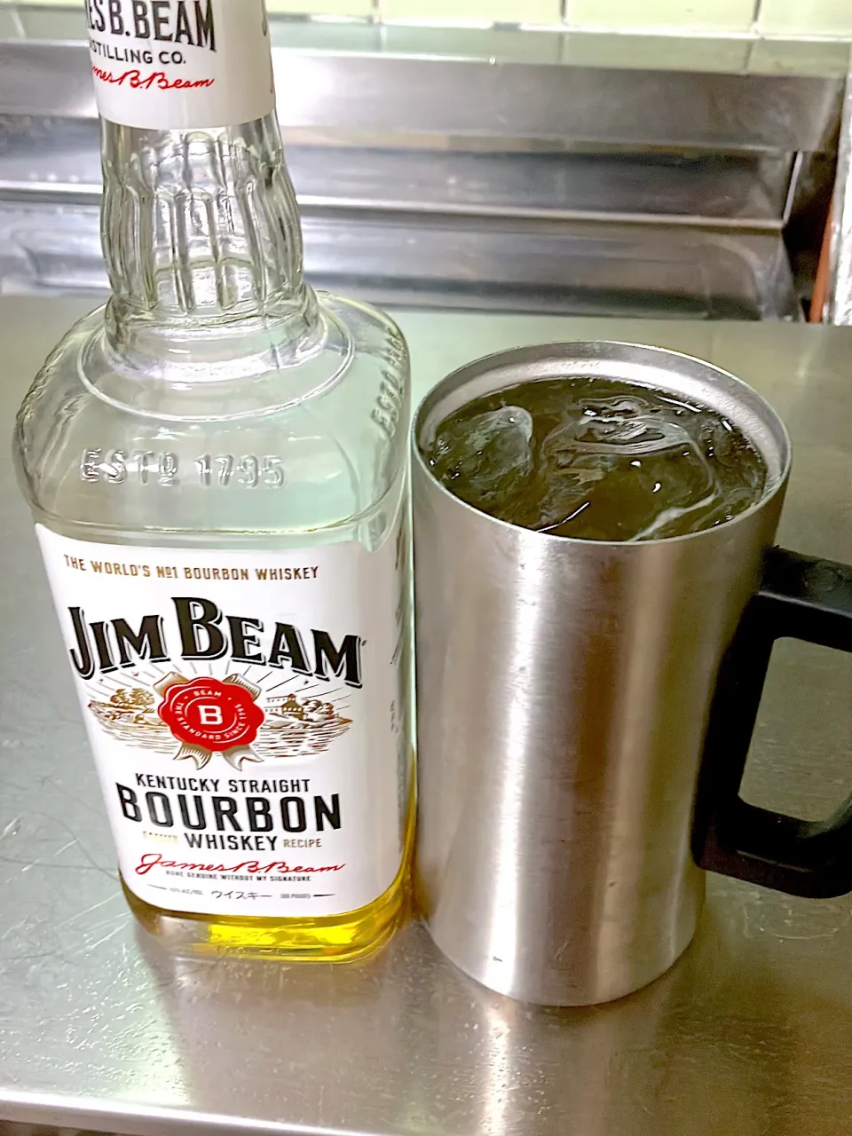 いつもの如く料理作りながら晩酌 今日のお酒はジムビームのレモンハイボール🥃🍋で|🐈⸒⸒⸒⸒つるのダンス🐈🐾さん