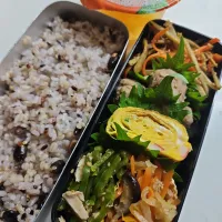☆高校生弁当☆雑穀米、金平牛蒡、肉団子、カニカマ卵焼き、切干大根、無限ピーマン、みかんゼリー|ｼｮｺﾗさん