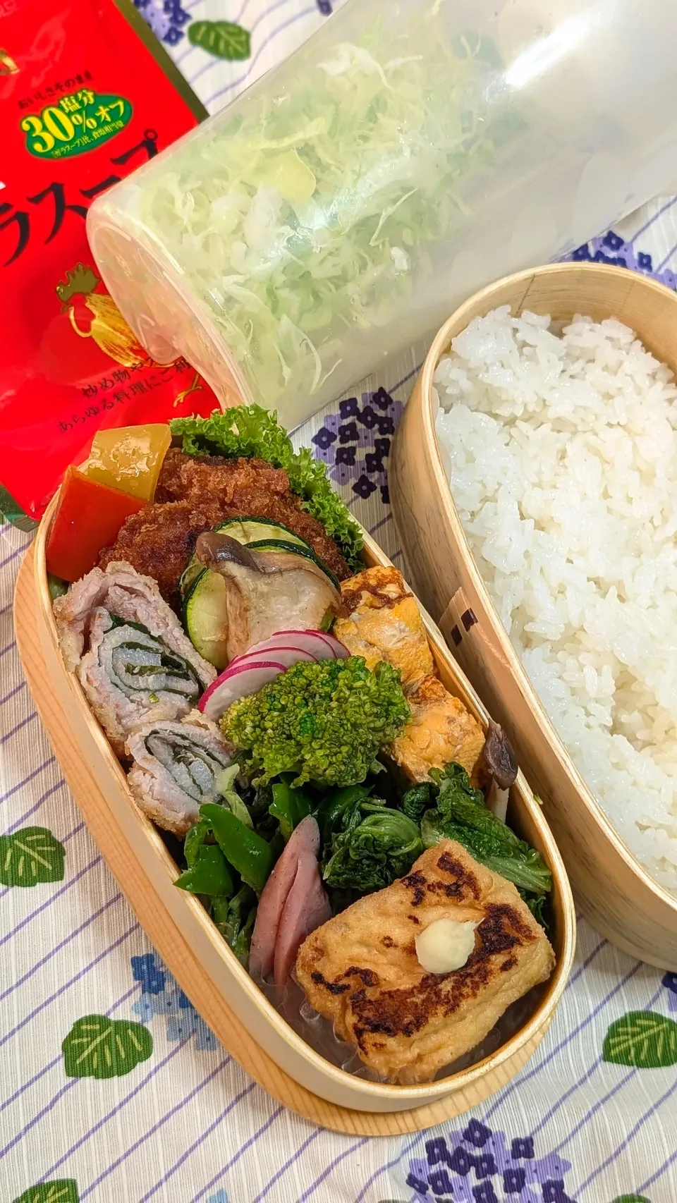 本日のお弁当〜薄切り豚ロースのくるくるとんかつ弁当|f.1125beさん