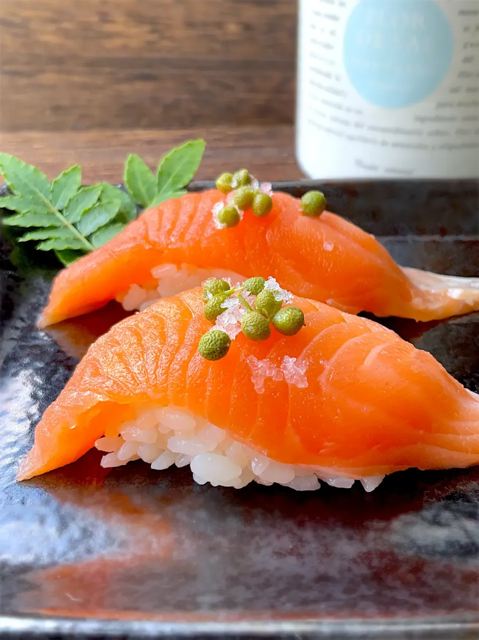釣り魚🎣ビワマスの握り寿司withマヨルカ島の塩で作った実山椒の塩漬け乗せ|9421beruさん