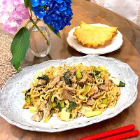 豚と小松菜のオイスター胡麻焼きそば|ショコラさん