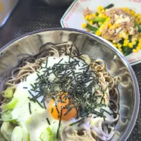 とろろそば＆小松菜と水菜とコーンのサラダ|テケテケさん