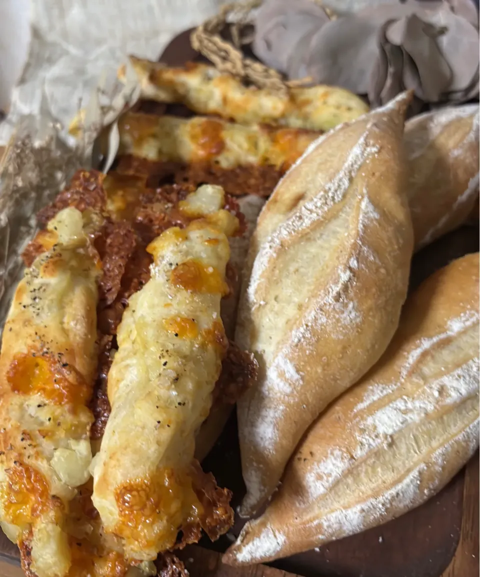 明太バターフランスとじゃがいもチーズパン|みゆぞうさん