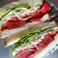 昨日の猛暑で食欲がなくなった長女が食べたくなるかな。の好物スモークサーモンサンド|ちーさん